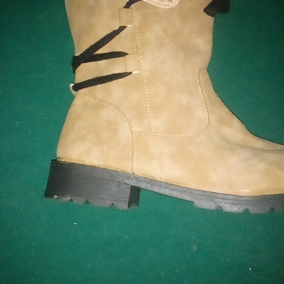 Tan suede boots size 9 - Picture 6 of 6